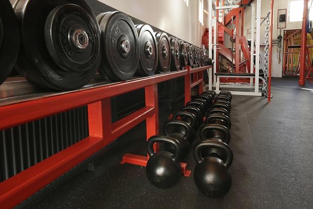maximizing Gains with Essential Weight Training Equipment