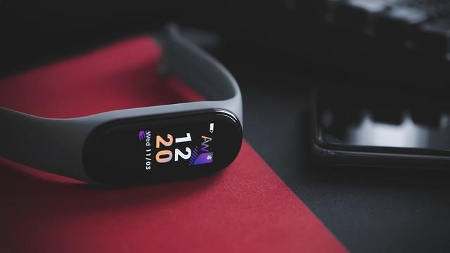 Evaluating Battery Performance Across Popular Fitness Trackers